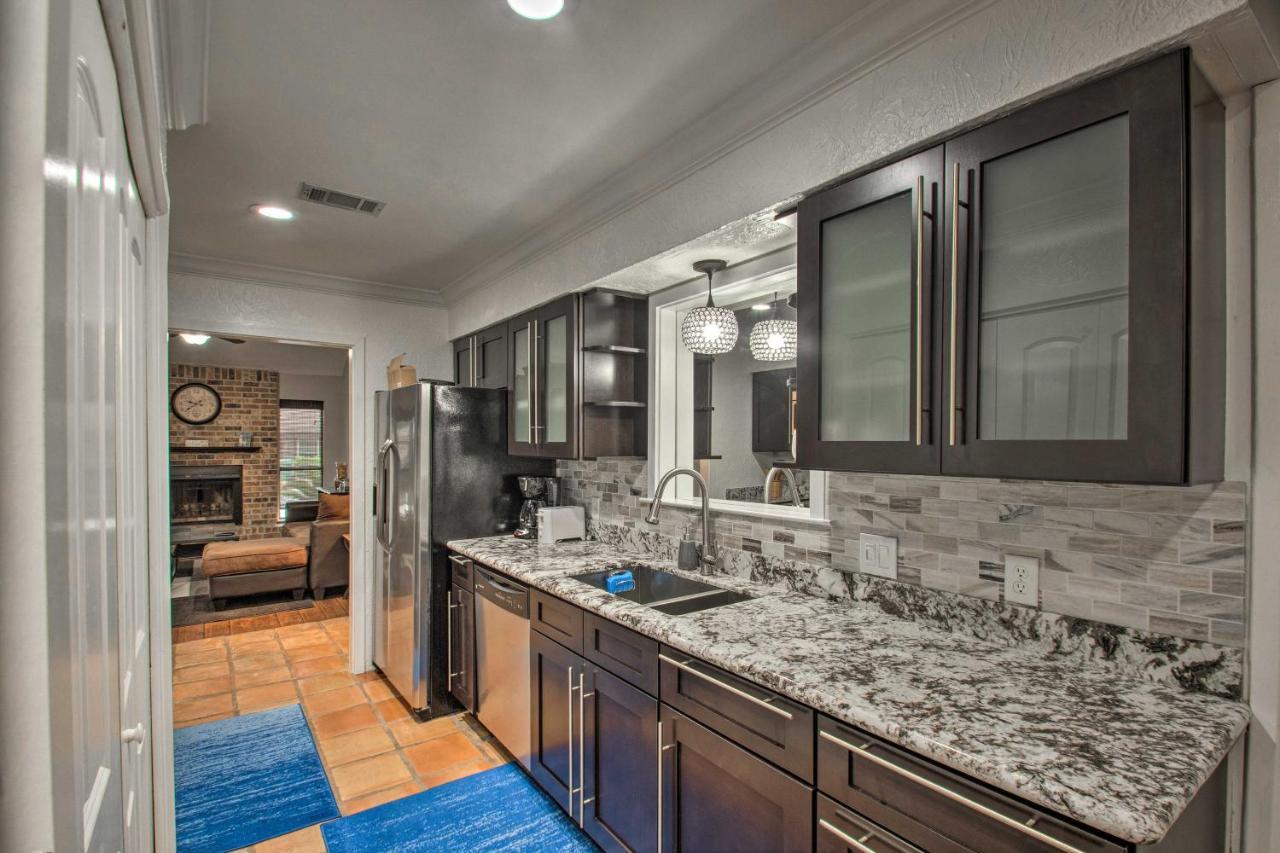 2-Story Pensacola Home With Game Room And Private Yard Eksteriør billede