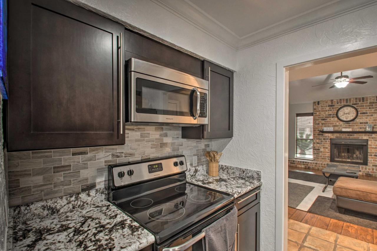2-Story Pensacola Home With Game Room And Private Yard Eksteriør billede